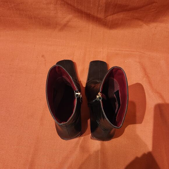 Enzo Angiolini Black Leather Heeled Womens Ankle Booties Boots size 6.5 M Sleek - Picture 11 of 12